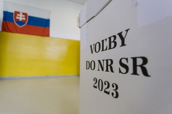  Vo volebnej miestnosti zomrel po kolapse volič, moratórium sa posunie do 22.45