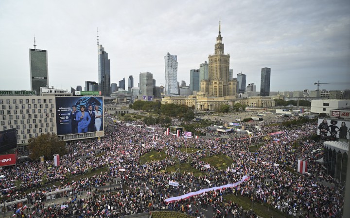 Na protivládnom pochode vo Varšave sa zišlo zhruba milión ľudí
