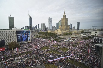 Na protivládnom pochode vo Varšave sa zišlo zhruba milión ľudí