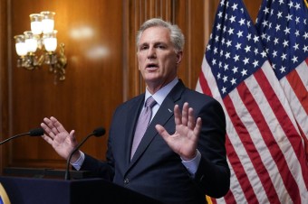 Predsedu americkej snemovne McCarthyho odvolali z funkcie