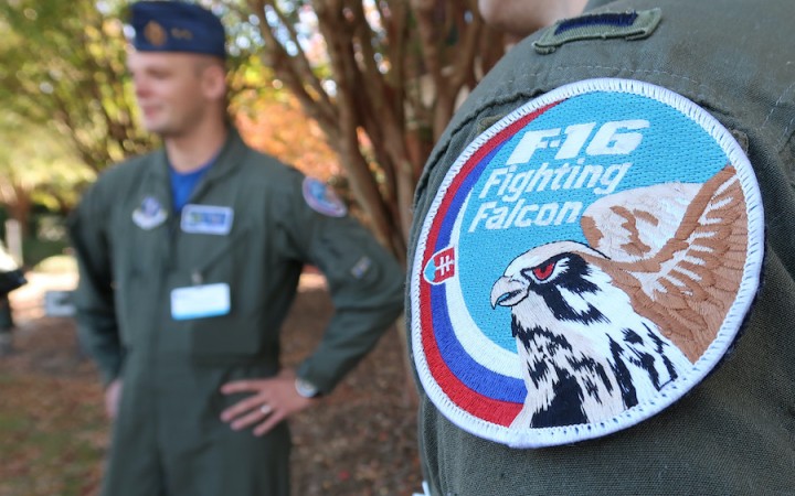 Prví dvaja piloti lietadiel F-16 sa po výcviku v USA vrátili na Slovensko