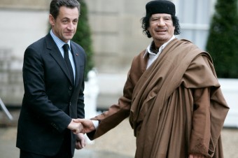 Francúzskeho exprezidenta Sarkozyho obvinili z ovplyvňovania svedkov