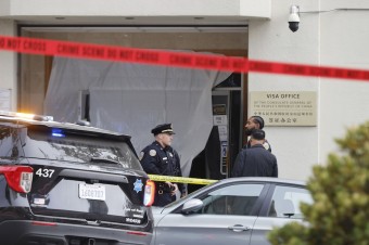 Muž v San Franciscu vrazil autom do čínskeho konzulátu, polícia ho zastrelila