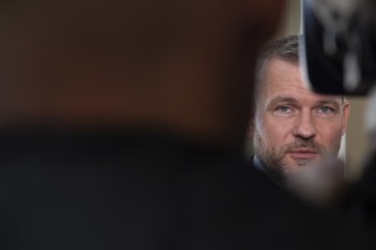 Najskôr sa triumfálne rozbehol. A dnes pokorne pristál vo Ficovej náruči