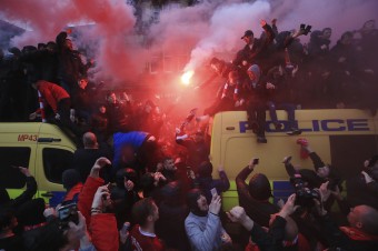 Talian dostal tri a pol roka za útok na fanúšika Liverpoolu 