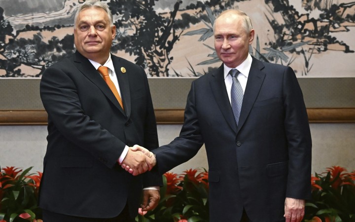 Orbán sa v Pekingu stretol s Putinom, rokovali o spolupráci v energetike