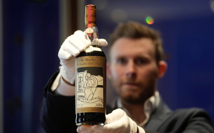 Najdrahšia whisky na svete ide do aukcie