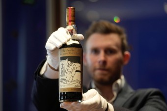 Najdrahšia whisky na svete ide do aukcie