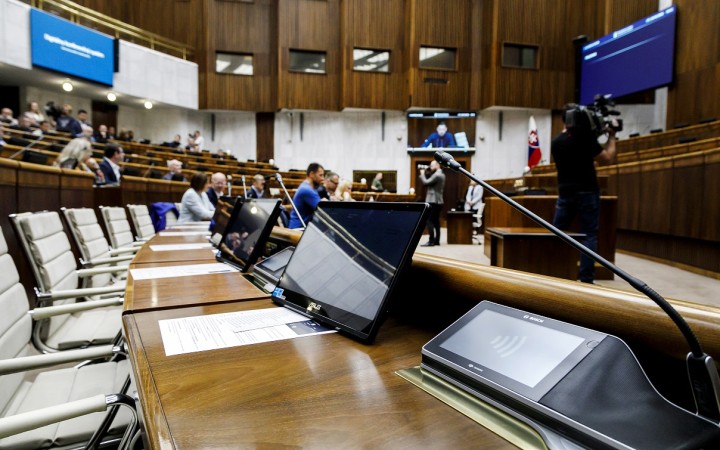 Poslanci odskúšali novú techniku, rekonštrukcia stála viac ako dva milióny eur