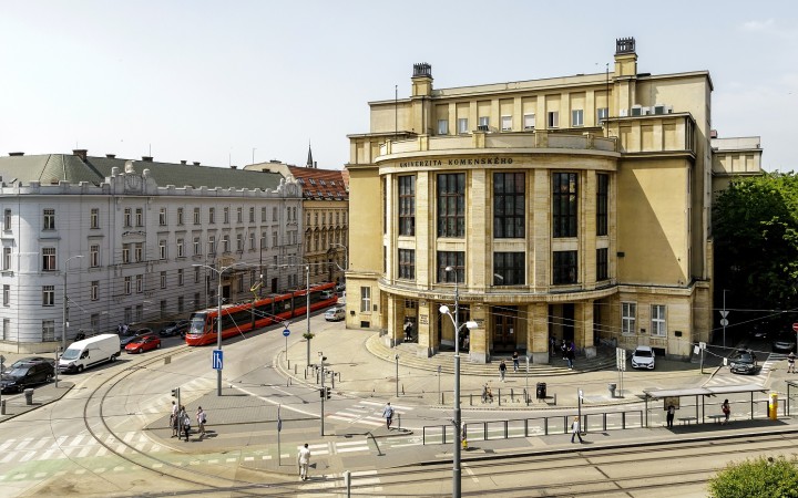 Odmietame tvrdenie, že hájenie tradičnej sexuálnej morálky nepatrí na univerzitu