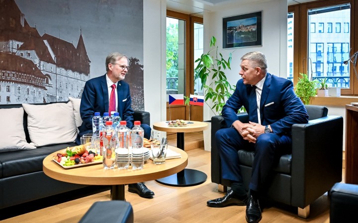 Fico navštívi Česko v dohľadnom čase, povedal Fiala
