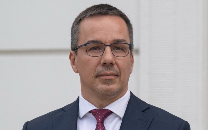 Od mediálnej hviezdy cez poradcu, zákulisného hráča a zradcu až na vrchol