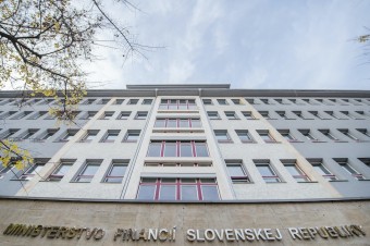 Deficit vlani klesol o vyše 2,2 miliardy eur na dve percentá HDP