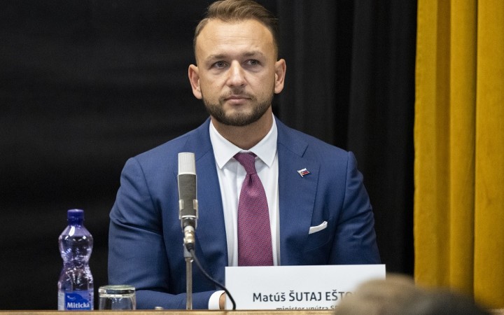 SaS podala trestné oznámenie na ministra vnútra Šutaja Eštoka