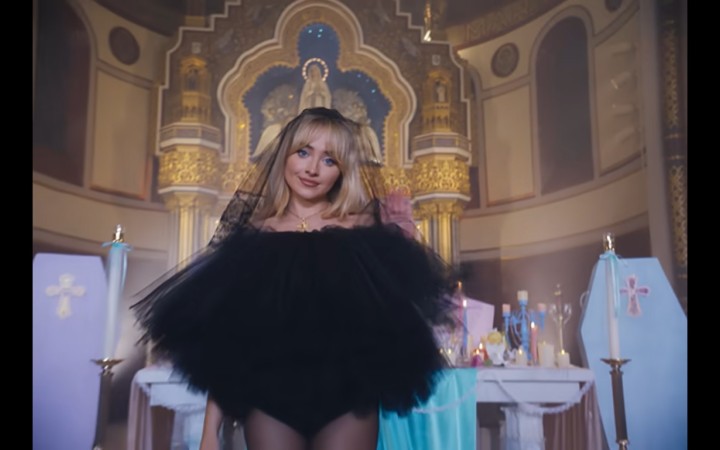 Brooklynský biskup požehnal chrám, kde sa natáčal videoklip, a potrestal kňaza