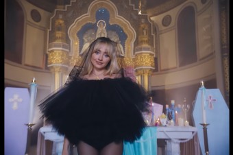 Brooklynský biskup požehnal chrám, kde sa natáčal videoklip, a potrestal kňaza