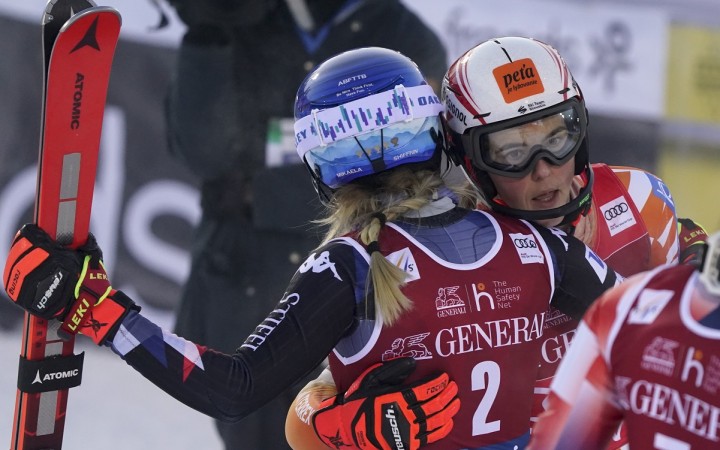 Vlhová nedokončila druhé kolo nedeľného slalomu, vyhrala Shiffrinová