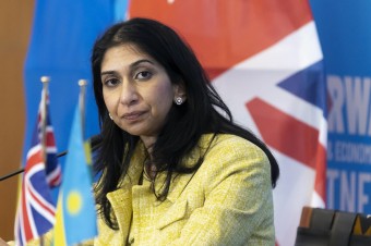 Britský premiér Sunak odvolal ministerku vnútra Bravermanovú