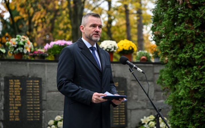 Neobzerať sa dozadu a neobviňovať sa, odkazuje Pellegrini k výročiu revolúcie