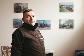 Začal ako kuchár na kolesách, varil v reštauračných vozňoch, dnes varí dôchodcom
