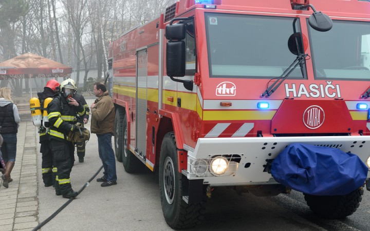 Na východe mali hasiči pre požiare trávy desiatky výjazdov