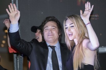 Javier Milei chce zrušiť centrálnu banku, je proti potratom a nadáva Františkovi