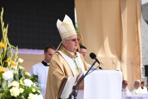 Biskup Stolárik na Popolcovú stredu kázal aj o prezidentských voľbách