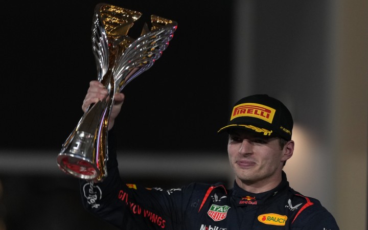 Max Verstappen ukončil sezónu triumfom v Abú Zabí, vyhral 19 z 22 pretekov