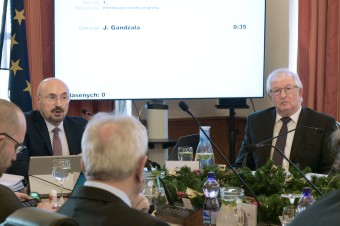 Mazák zostáva predsedom súdnej rady, na jeho odvolanie chýbal jeden hlas