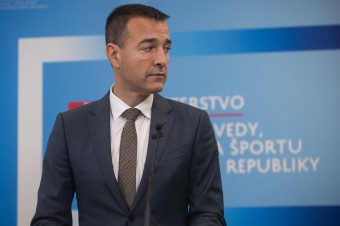 Učitelia musia pracovať s deťmi inak, menej ich učiť naspamäť a skúšať
