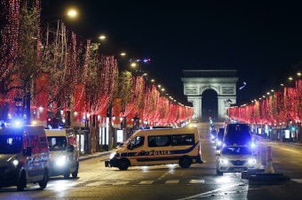 Francúzsko pre zvýšenú hrozbu terorizmu sprísňuje bezpečnosť počas Silvestra