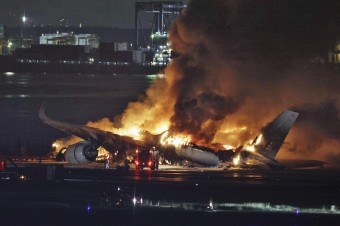 Z horiaceho Airbusu sa všetci evakuovali, zahynulo päť členov pobrežnej stráže