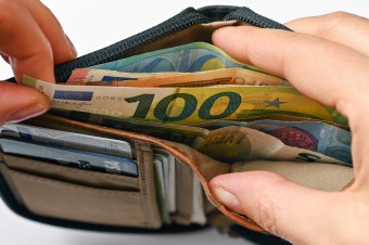 Minimálna mzda má byť na úrovni takmer 1000 eur, avizuje ministerstvo práce
