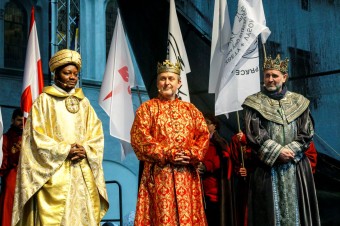 Fotovýber: Traja králi počas Trojkráľového sprievodu na Hlavnom námestí v Bratis