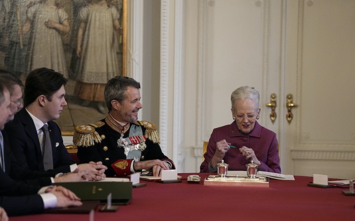 Margaréta II. abdikovala, dánskym kráľom sa stal jej syn Frederik