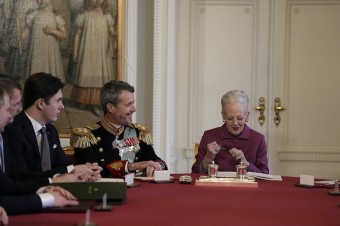 Margaréta II. abdikovala, dánskym kráľom sa stal jej syn Frederik