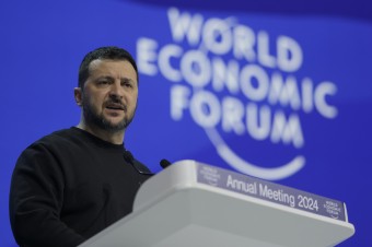 Ukrajina musí ovládnuť vzduch, vyhlásil Zelenskyj v Davose