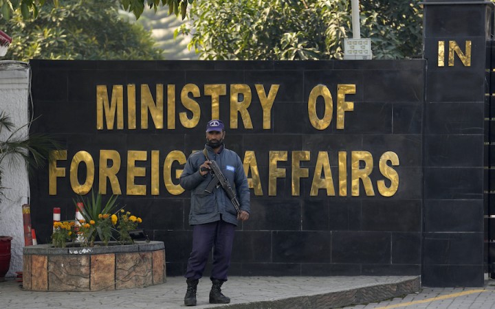 Pakistan podnikol útoky proti militantom v Iráne, hlásia deväť obetí