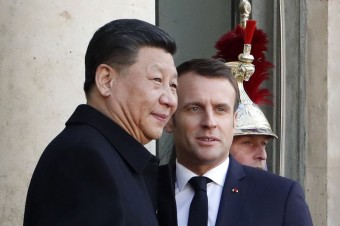 Čínsky prezident vo Francúzsku podpíše multimiliardové zmluvy