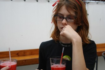 Dcéra chce schudnúť a drží diétu. Mám jej dovoliť experimentovať s jedlom?