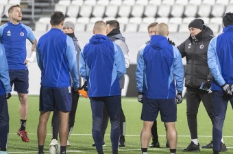 A s kým máme hrať, pýtal sa Kmotrík. Slavia reagovala zrušením zápasu