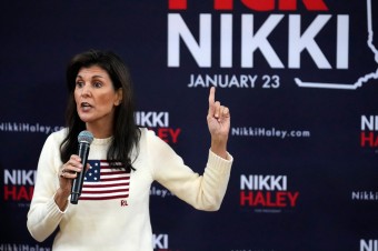 Trump mieri za republikánskou nomináciou, ale Haleyová je stále v hre
