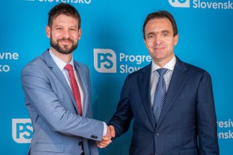 Jeho „úradnícka“ vláda bola trápením, no progresívcom môže pomôcť v strede