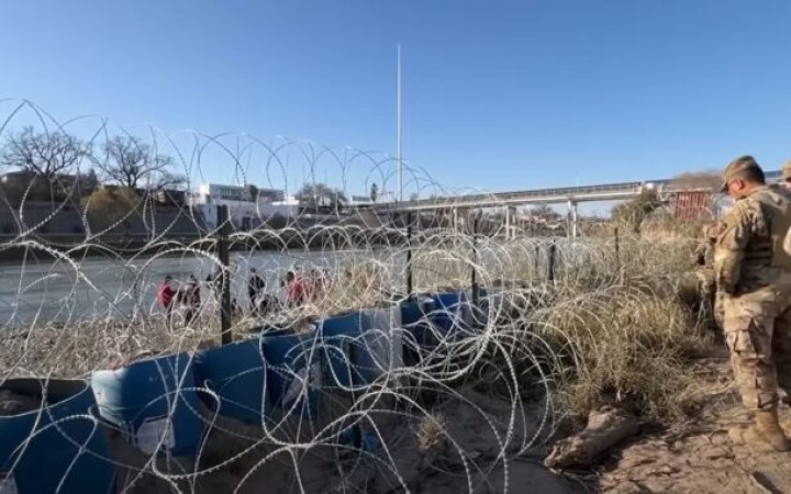 Texas sa vzoprel Bidenovi aj najvyššiemu súdu, plot stavia ďalej