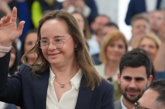 Ako prvá to dotiahla až do parlamentu. Neznáša, keď ju ľudia berú ako dieťa