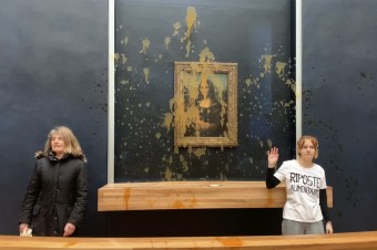 Vandali obliali obraz tekvicovou polievkou. Múzeá čelia zvyšovaniu nákladov