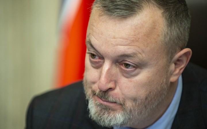 Novú stranu nezakladá ani do žiadnej nevstupuje