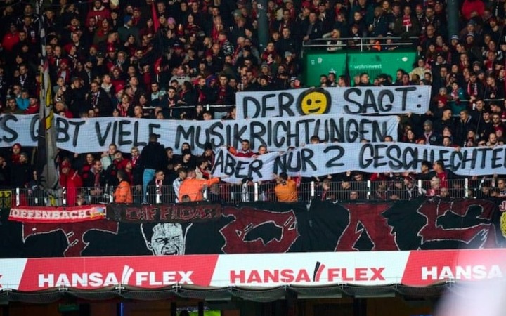 Bayer Leverkusen dostal pokutu 18-tisíc eur za banner o dvoch pohlaviach