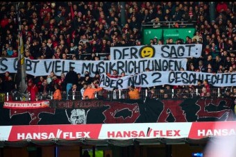 Bayer Leverkusen dostal pokutu 18-tisíc eur za banner o dvoch pohlaviach