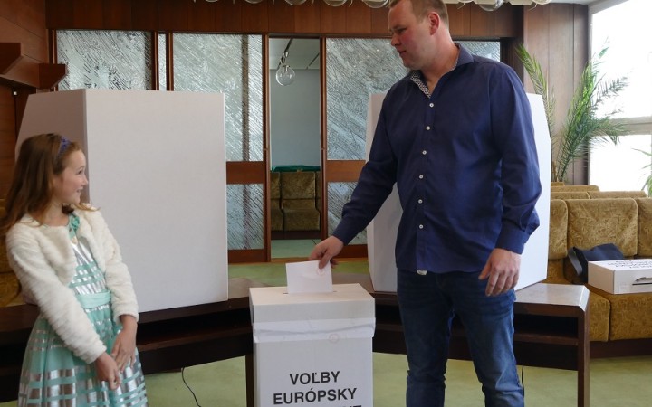 EPP vo volebnom programe plánuje zvrátiť zákaz spaľovacích motorov